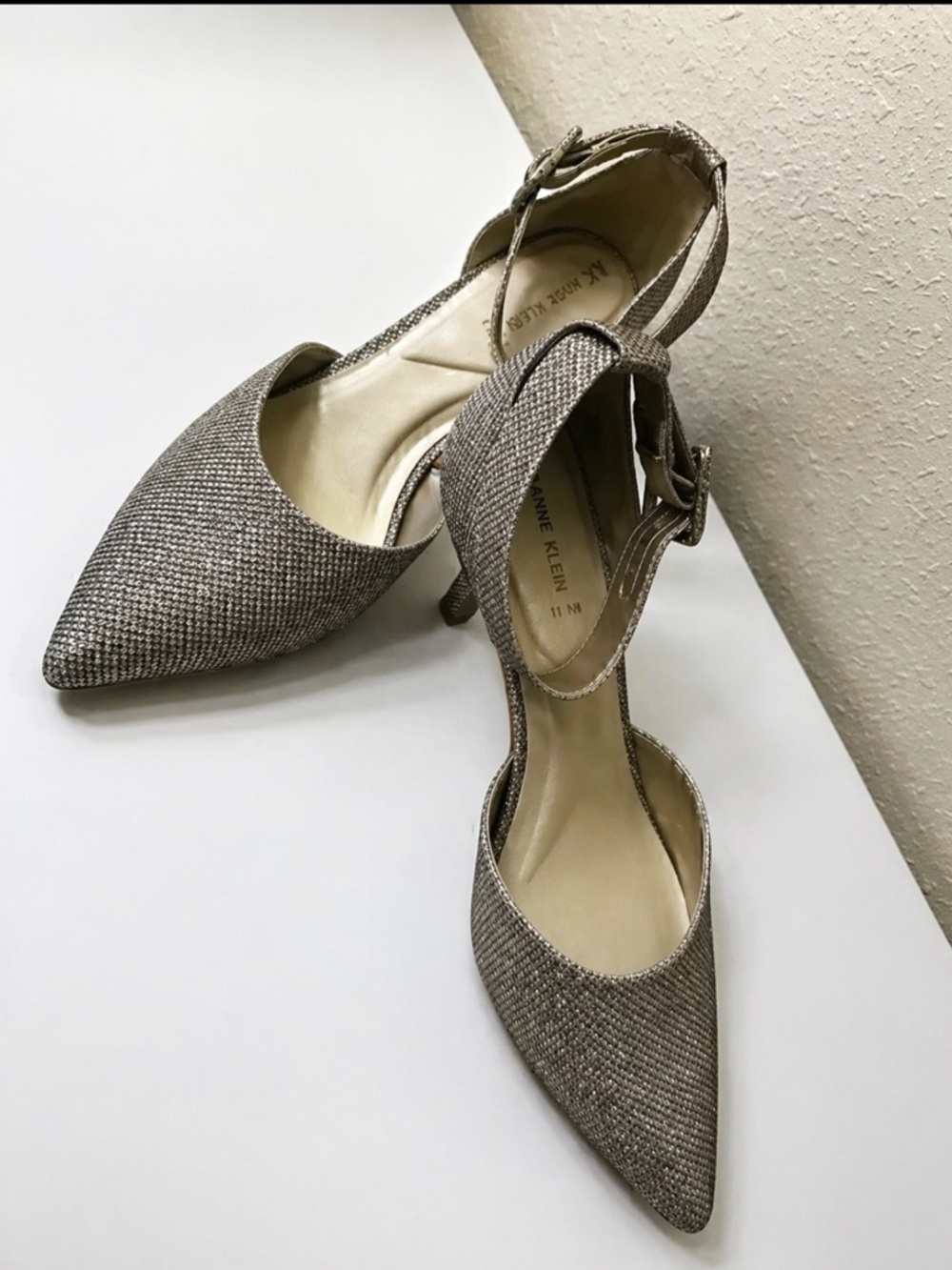Anne Klein Pointed Toe Slingback Pumps NWOB – Shimmer Metallic Low Heel Wedding
